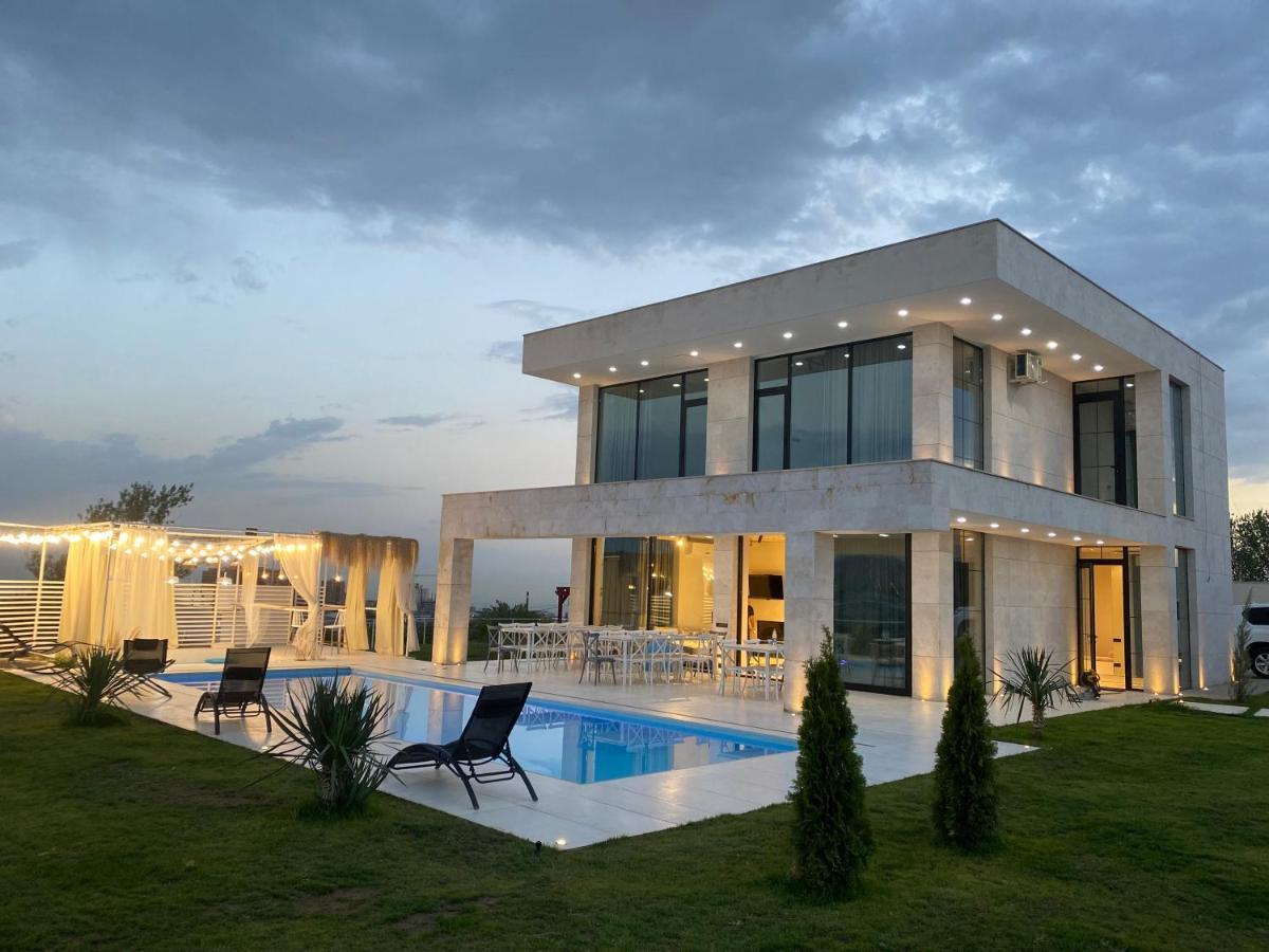 White House Erivan Exterior foto
